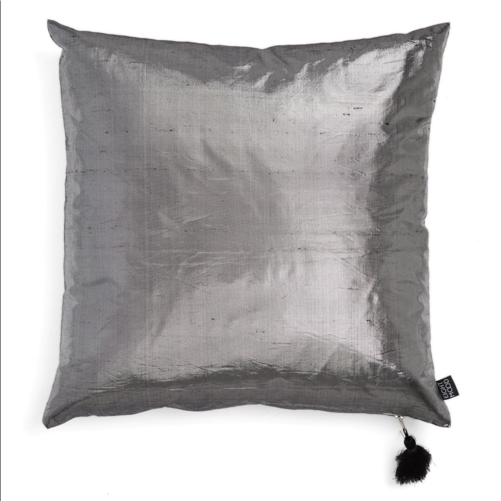 18” Square Silk EIGHTMOOD Marcella Accent Pillow